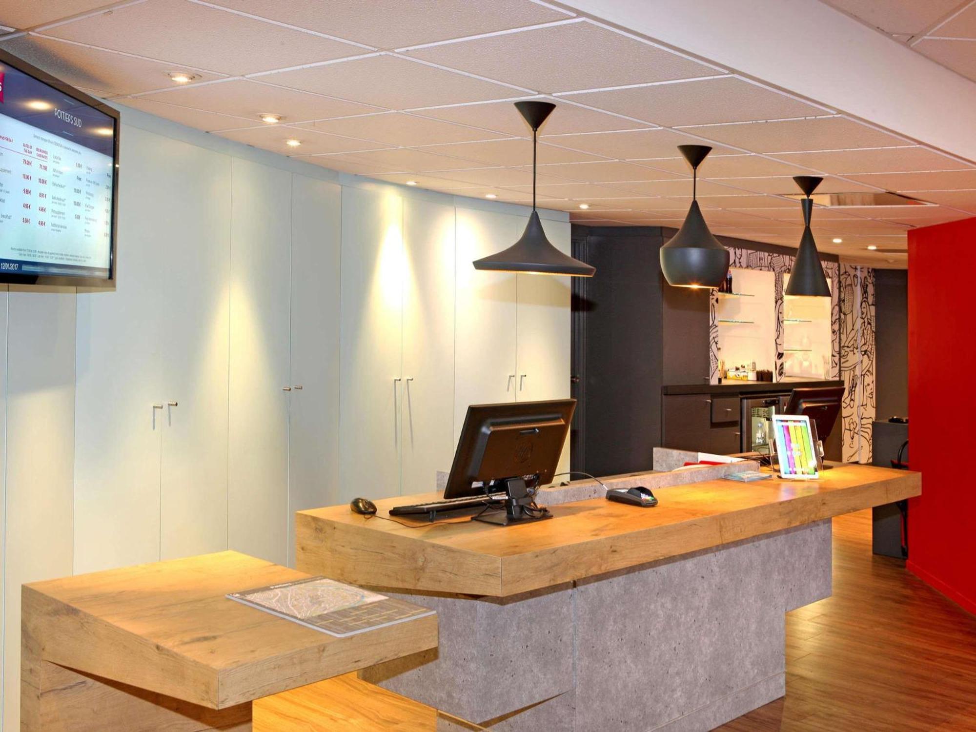 Hotel Ibis Poitiers Sud Exteriér fotografie